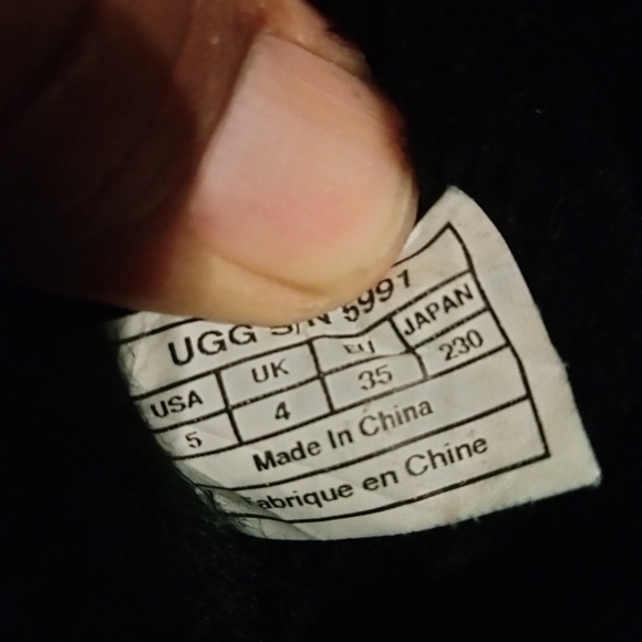 🥀UGG BOOTS 🧤 - Picture 6 of 8